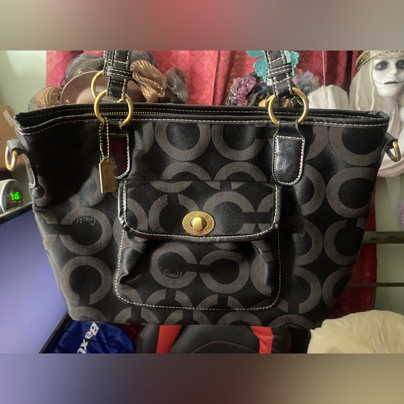 EUC coach shoulder bag - Picture 1 of 7